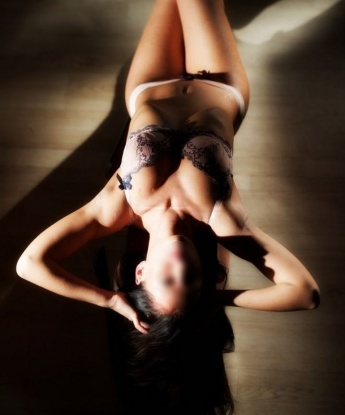 Страстная и ненасытная красотка приглашает на встречу полную азарта и эмоций. Открой для себя новые грани удовольствия! 9312, 30 лет